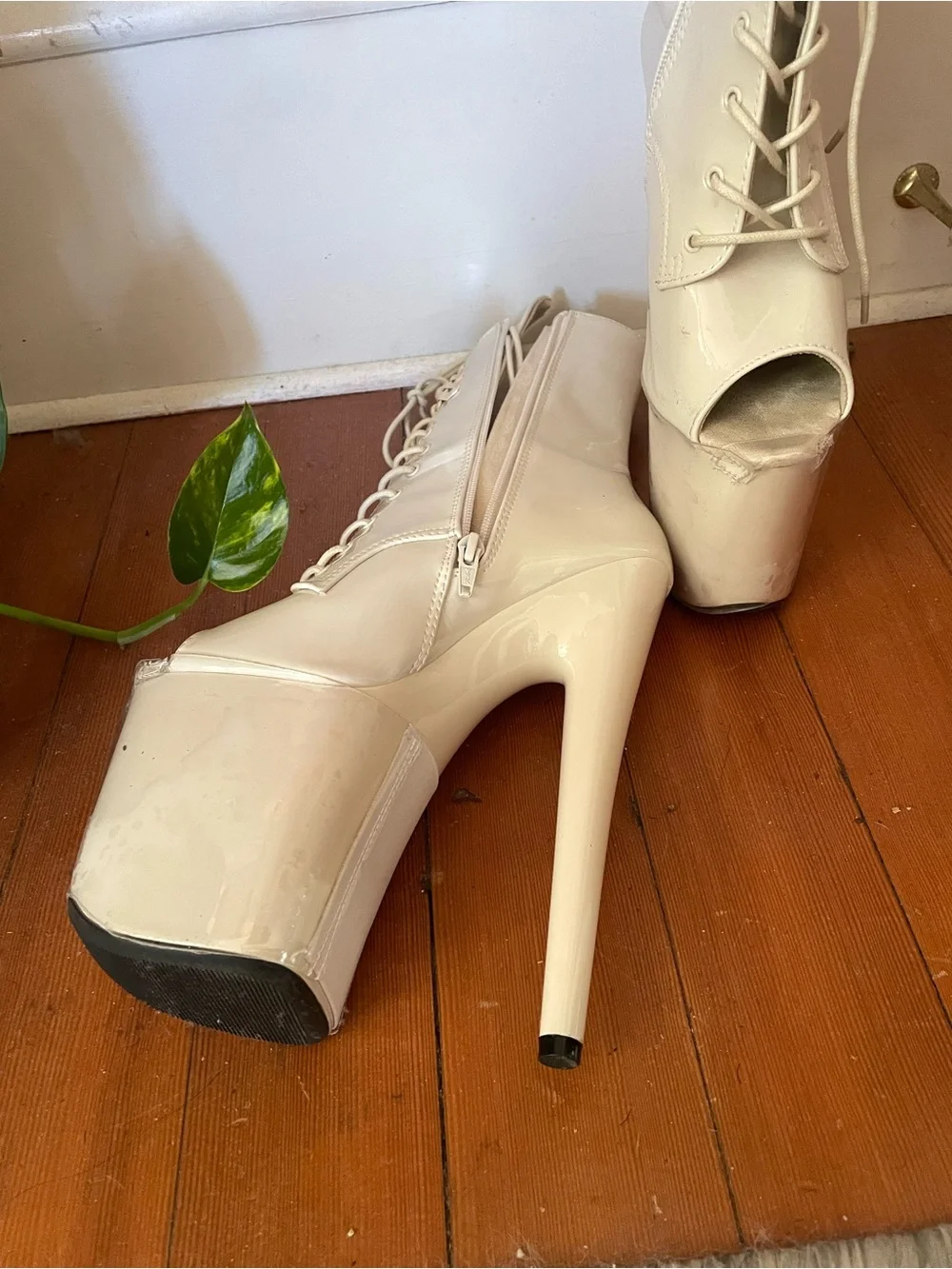 Hella Heels description no